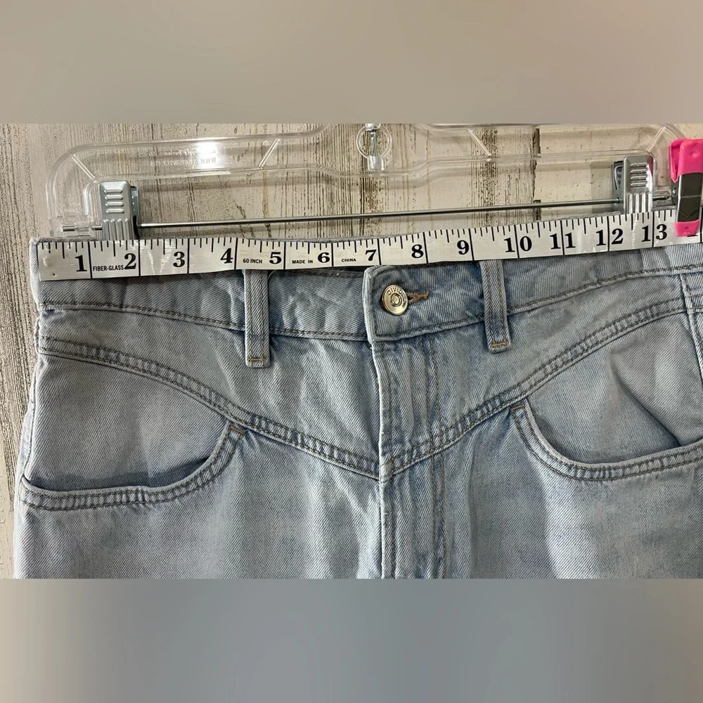Divided by H & M Light wash Jeans High Waisted Vintage look Size 8 - Picture 3 of 9